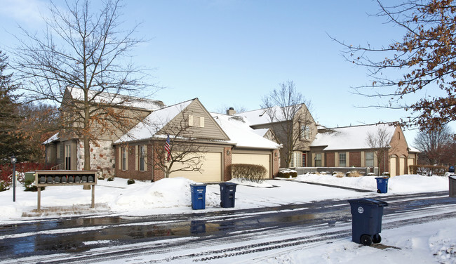 Building Photo - Huron Chase