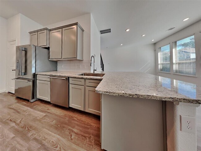 Building Photo - 214 Fulton Station Dr
