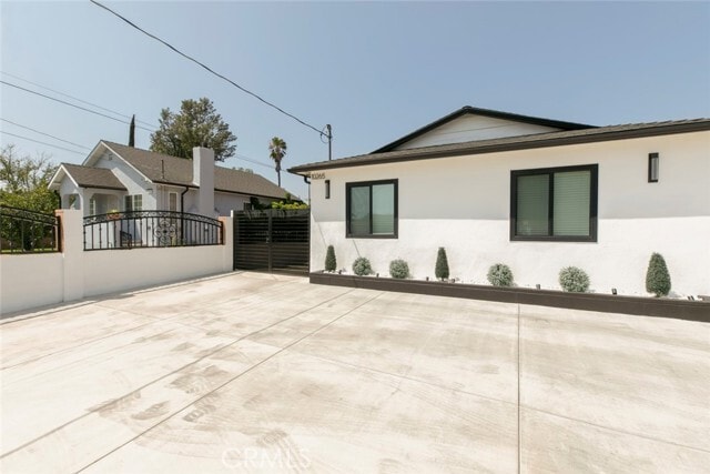 Building Photo - 10265 Strathern St