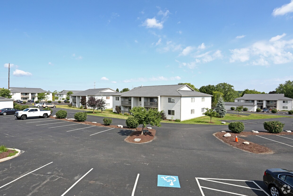 Stonegate Heights Apartments in Jamesville, NY