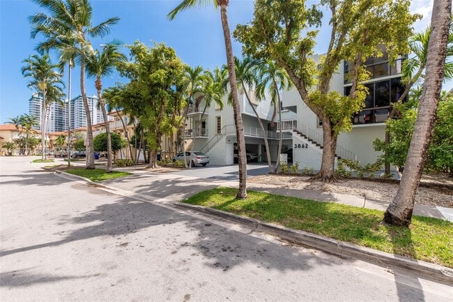 Foto del edificio - 3862 NE 171st St
