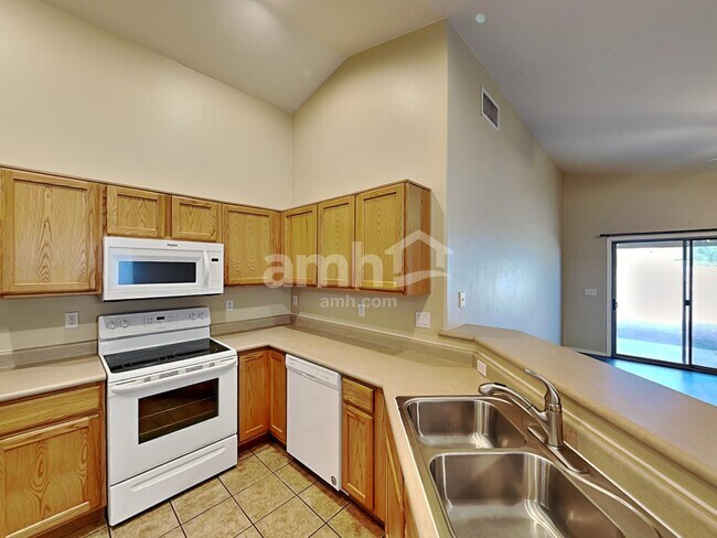 Foto del edificio - 6563 E Ladonna Ln