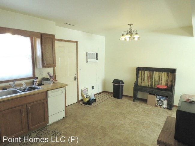 Building Photo - 4400 Terrace Ln