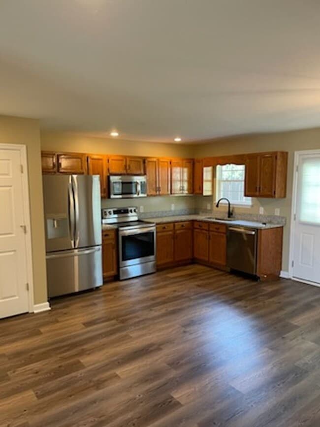 Building Photo - Duplex with garage