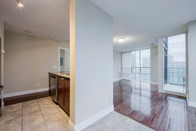 Photo du bâtiment - 30-PH30 Grand Trunk Crescent