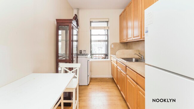 Building Photo - 248 Hewes St