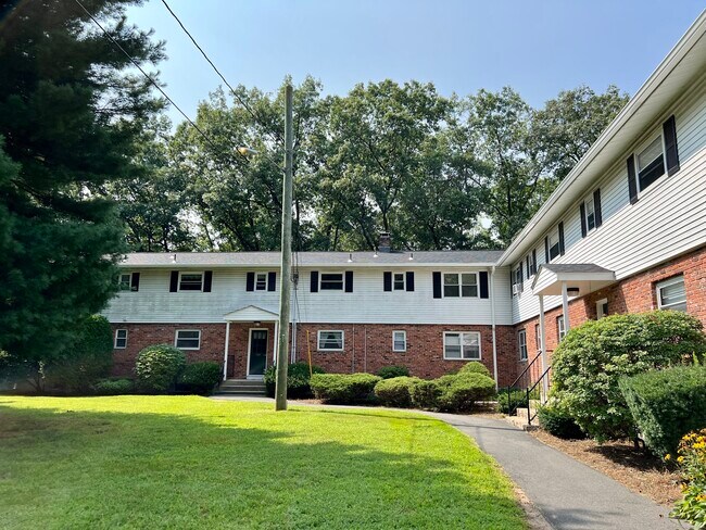 Building Photo - 484 Oak Ave