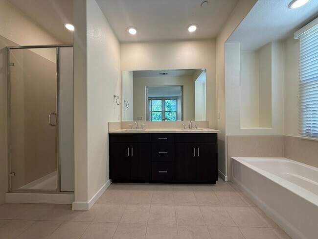 Foto del edificio - Beautiful North San Jose 4 Bedroom in Desirable Orchard Park Community!