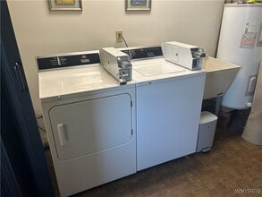 Building Photo - 186 Peppertree Dr Building Photo - 186 Peppertree Dr