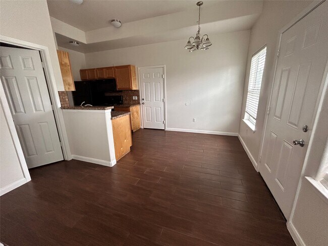 Building Photo - 6837 Larkstone St