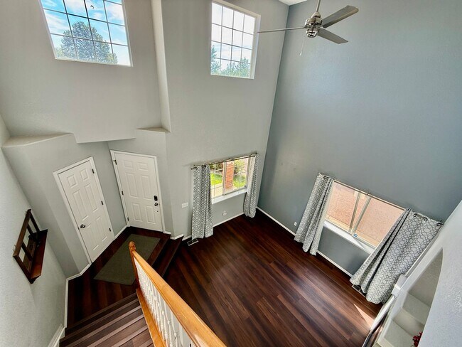 Building Photo - Beautiful 2 Bedroom Townhome- Minutes from...