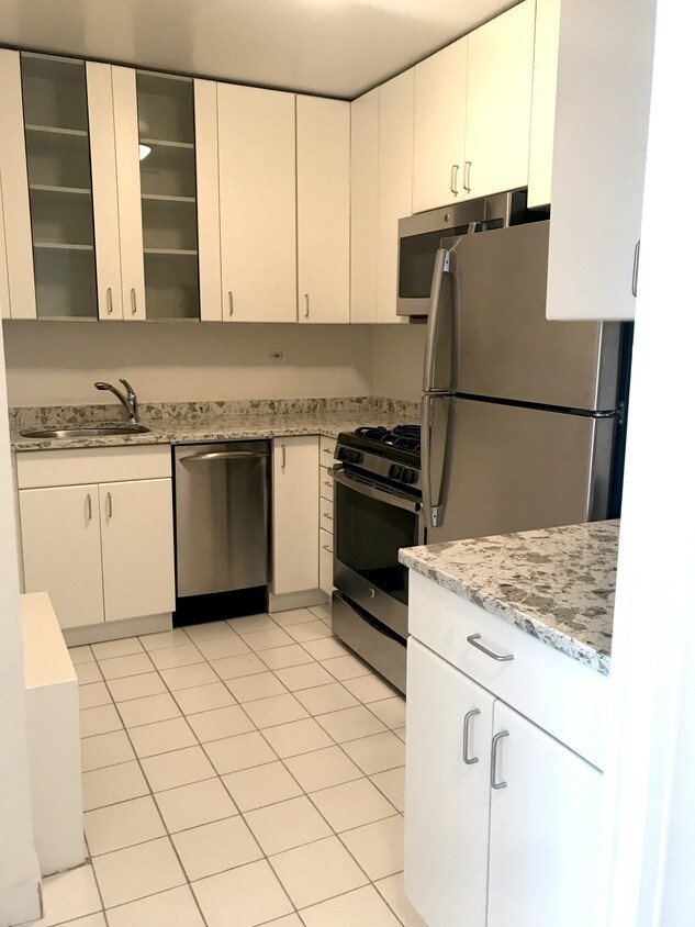 Primary Photo - 333 E 47th St
