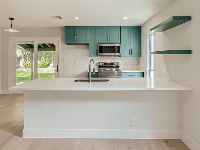 Building Photo - 6204 Shadow Valley Dr