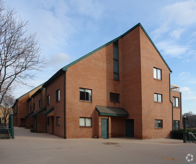 Building Photo - Palmer Point