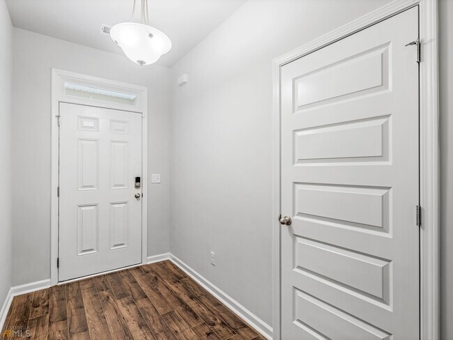 Foto del edificio - 176 Cranapple Ln