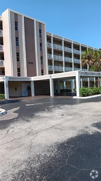 Building Photo - 8735 Ramblewood Dr