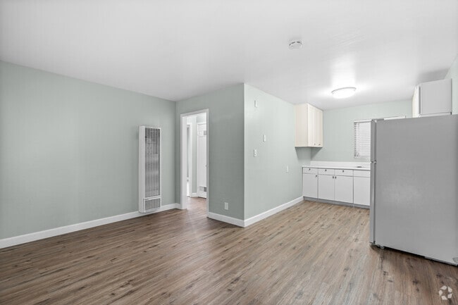 2BR, 1BA, 585SF - Living Room - Veridian Apartments