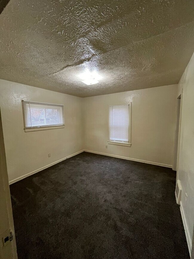 72 E Mapledale Ave Unit 1, Akron, OH 44301 Room for Rent in Akron, OH