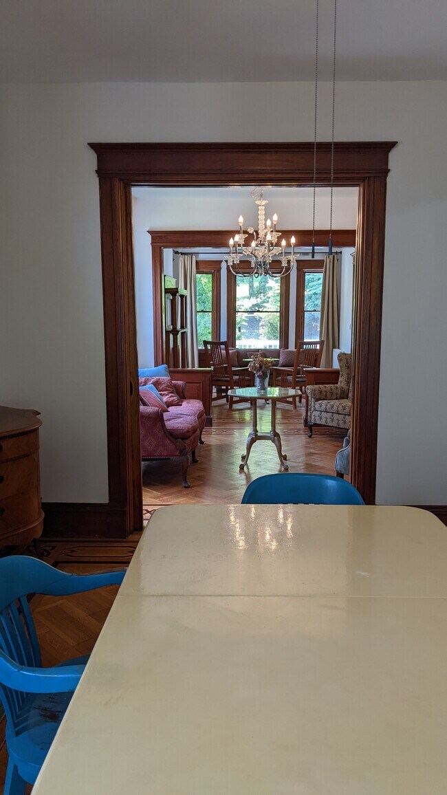 Foto del edificio - 122 Dubois St