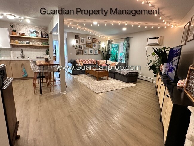 Building Photo - Renovated Champlin 2nd Floor Apartment, Di...