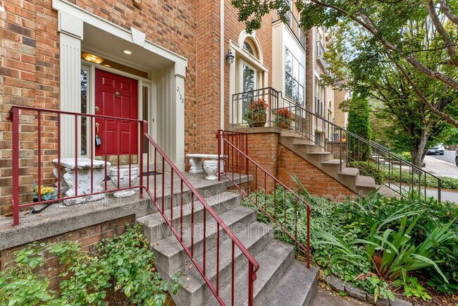 Foto del edificio - 2122 Kings Garden Way