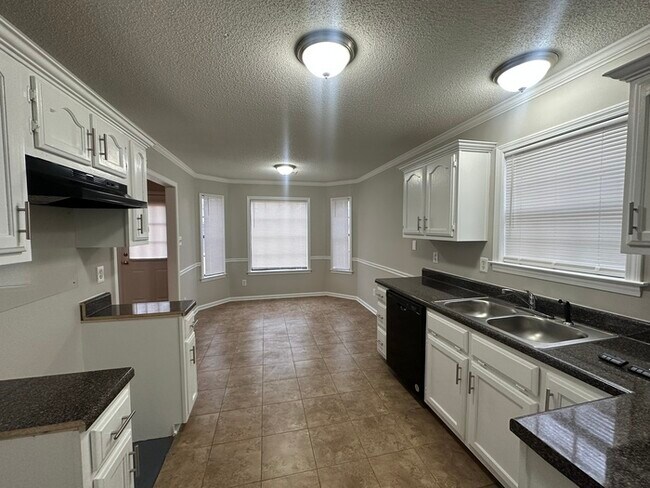 Foto del edificio - 7911 Jills Creek Dr