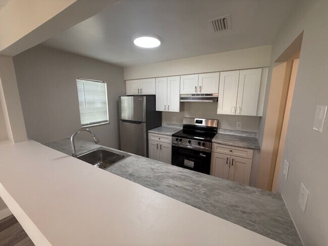 Foto del edificio - 2 Bedroom/1 Bathroom Apartment