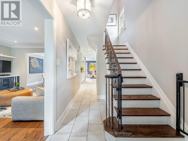 Building Photo - 31 Brookview Dr