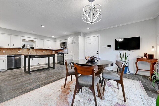 Building Photo - 11133 Pinehurst Dr