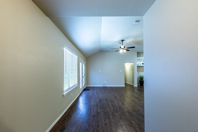 Building Photo - 6812 Oakridge Avenue - B - Beautiful upsca...