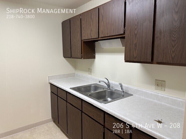 Foto del edificio - 206 S 4th Ave W