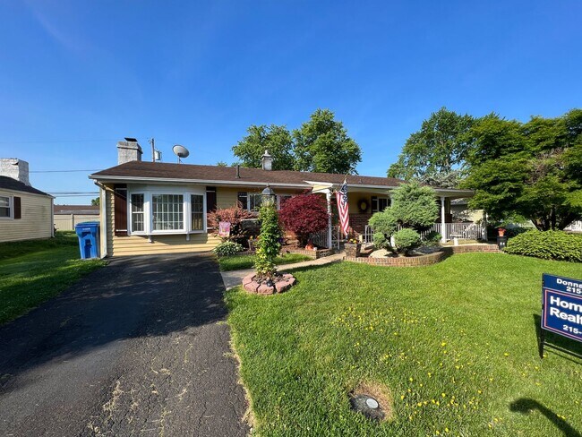 Foto del edificio - Beautiful Large 3 bedroom 2 bath in Levitt...