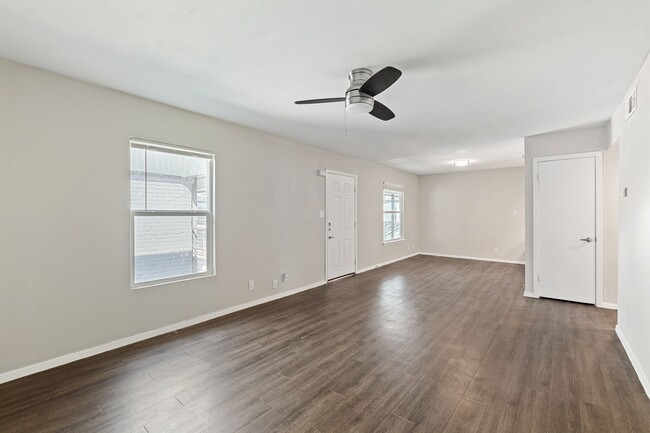Foto del edificio - 5005 Manor Rd