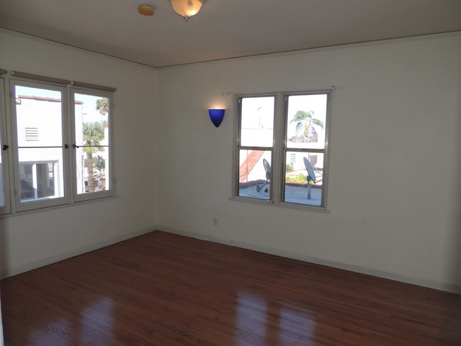 Building Photo - 1108 S Redondo Blvd