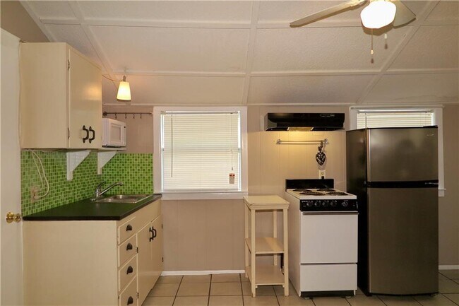 Foto del edificio - 402 W 11th St