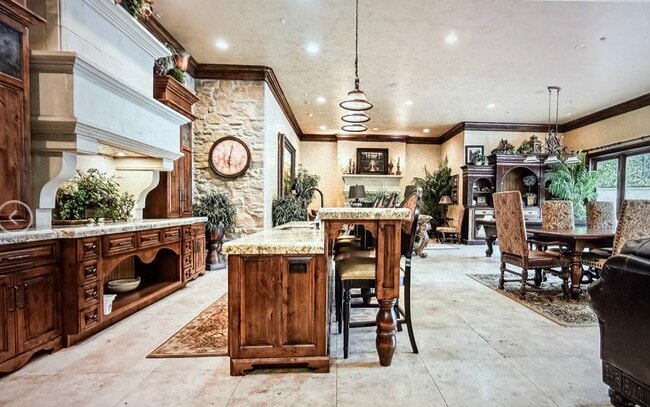 Building Photo - 930 N 980 W