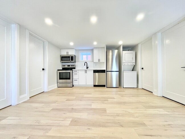 Building Photo - 66 Grove St