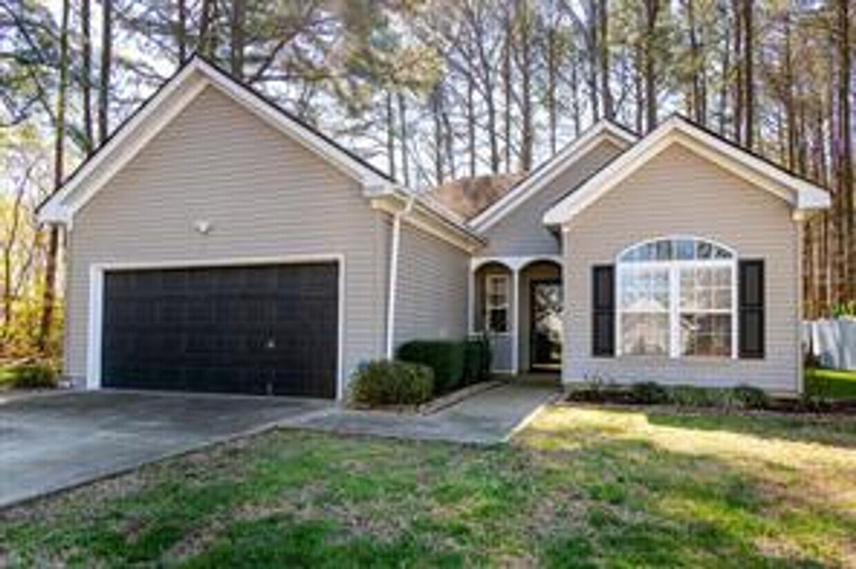 Primary Photo - 3BD/2BA Updated Ranch on a Wooded Lot- Two...