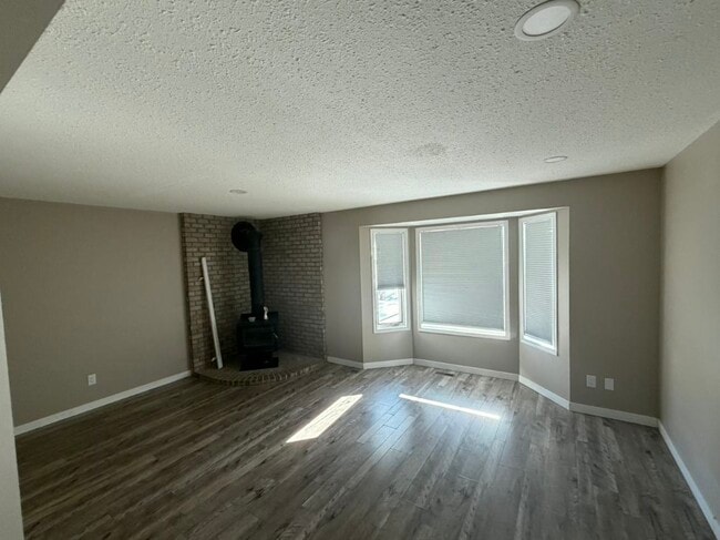 Building Photo - 9609-9672 72 Ave