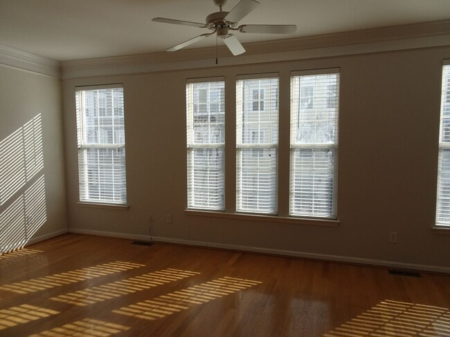 Building Photo - 610 Jessica Cir