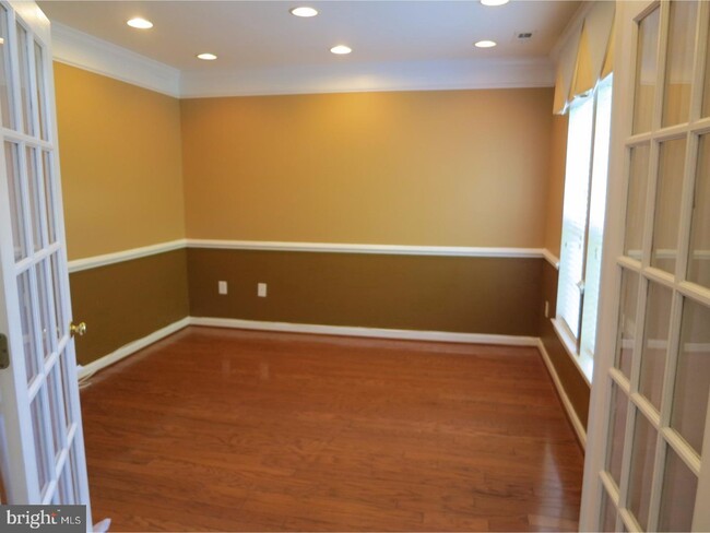 Building Photo - 17 Swan Ct