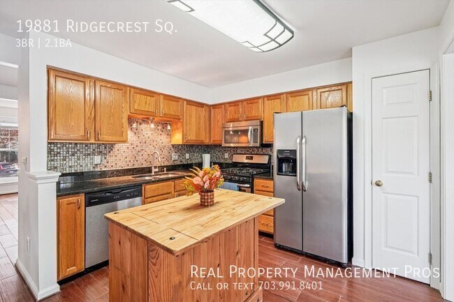 Foto del edificio - 19881 Ridgecrest Square