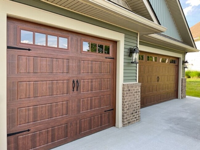 Building Photo - Vonore 37885 - 4 bedroom, 3 bath in Tellico Village - Contact Ed Johnson 865-924-5045