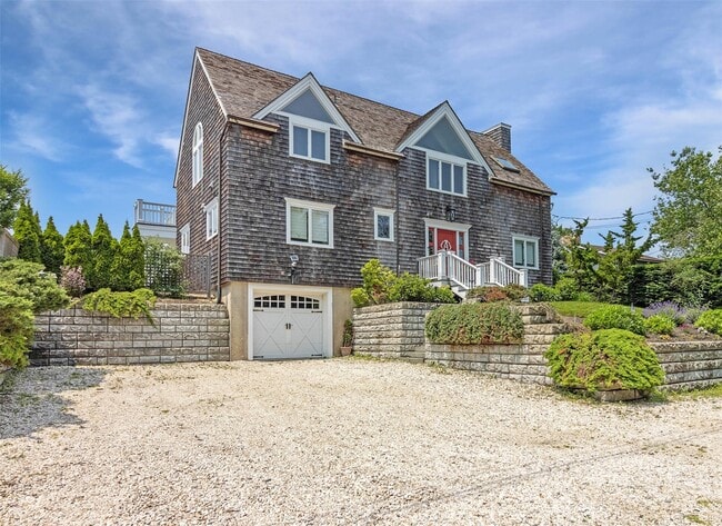 Building Photo - 2700 Sound Dr