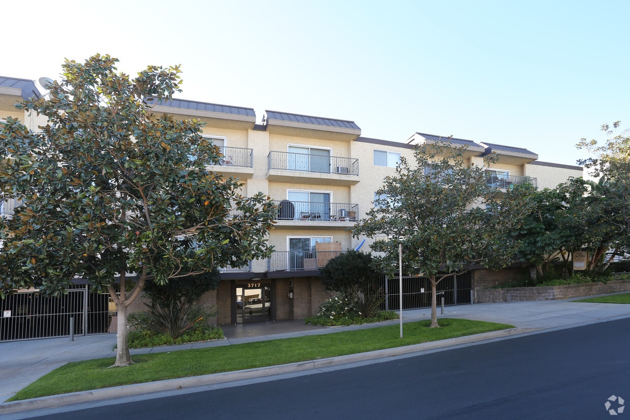 Building - 3717 Bagley Ave
