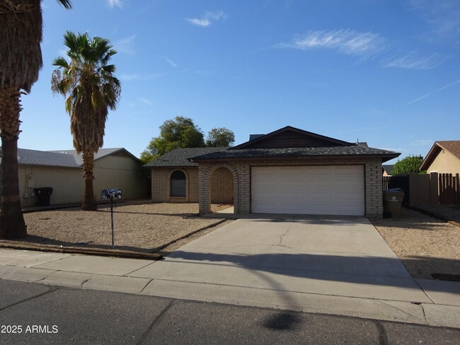 Building Photo - 9130 W Cameron Dr