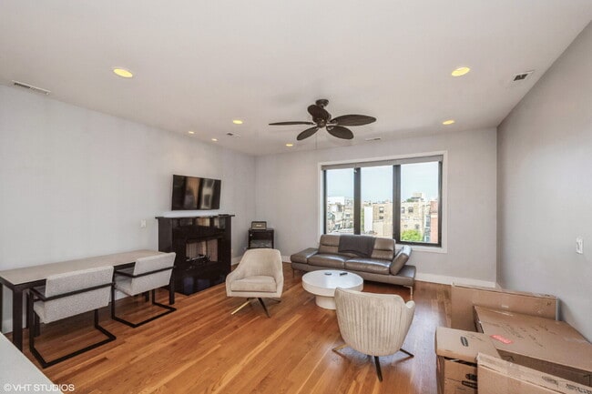 Photo - Impeccable 3 bedroom 2.5 bath condo located in the heart of Ukrainian Village / Humboldt Park / W...