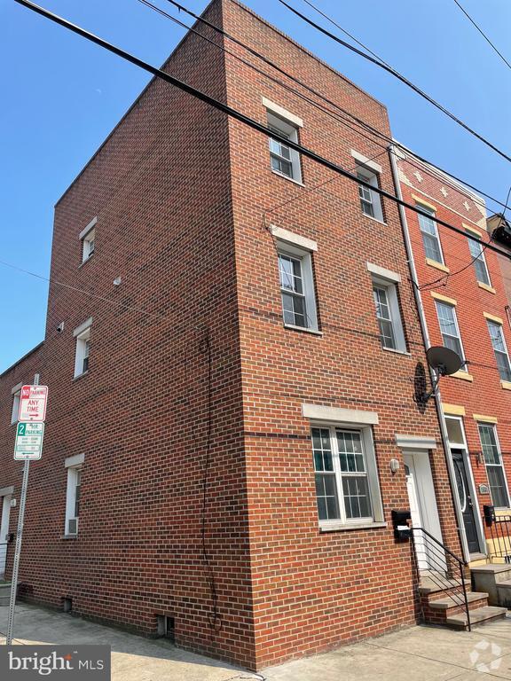 Building Photo - 1529 S 5th St