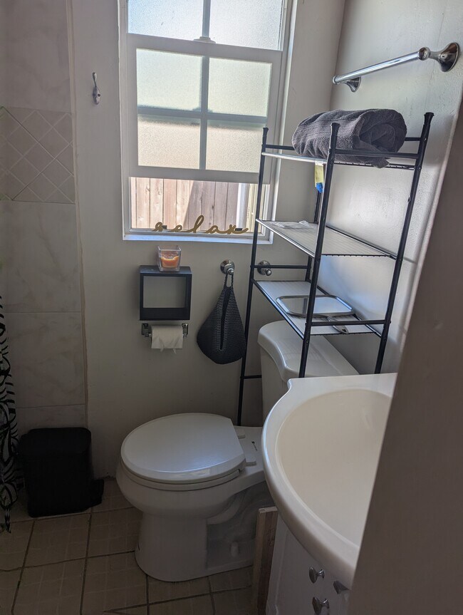 Baño - 1169 E Lexington Ave