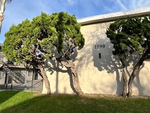 Building Photo - 1590 Henderson Ave